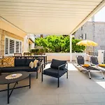 Barbaresko Apartment Lumbarda