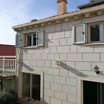 Barbaresko Apartment Lumbarda
