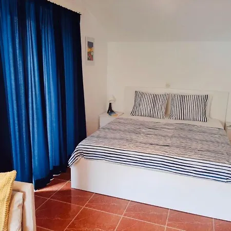 Barbaresko Apartment Lumbarda