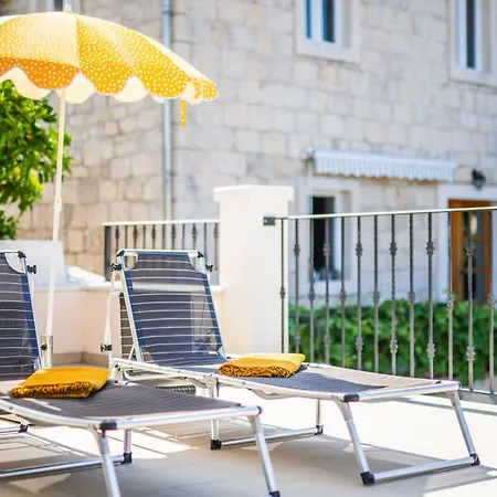 Barbaresko Apartment Lumbarda