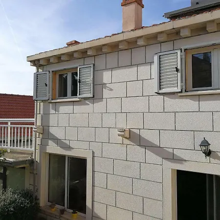 Barbaresko Appartement Lumbarda