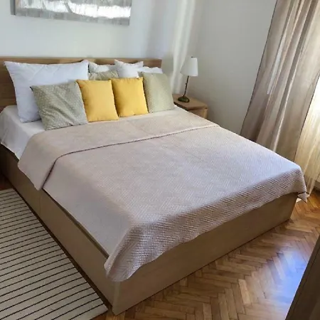 Barbaresko Apartment Lumbarda