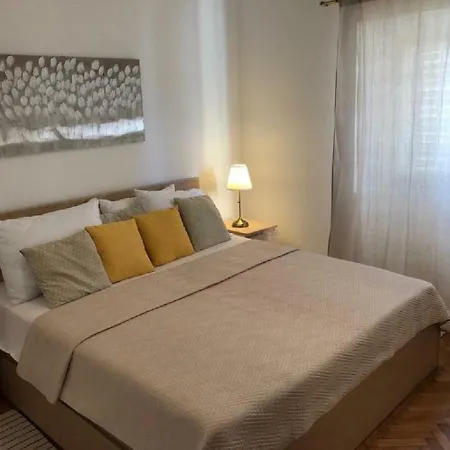 Barbaresko Apartment Lumbarda