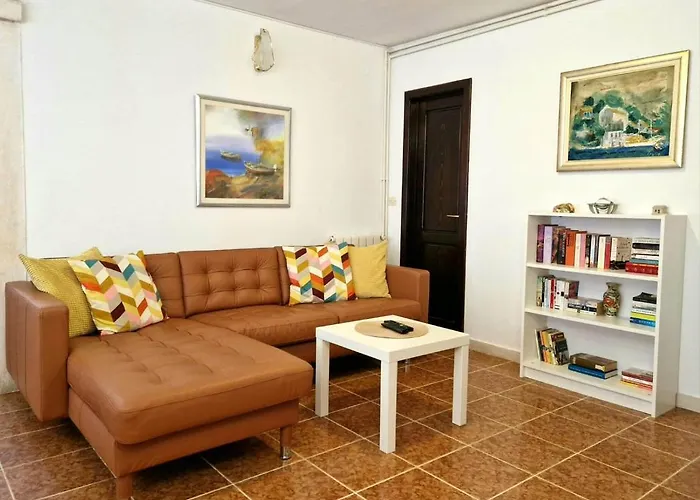 Barbaresko Διαμέρισμα *